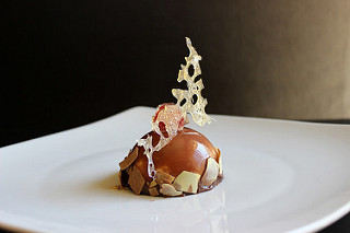 Vanilla mousse decorated with isomalt